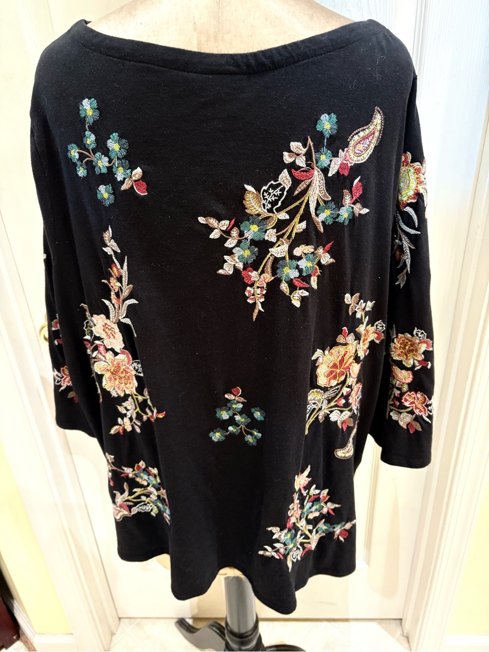 J.Jill Embroidered Black Floral Knit Women's Top 2X - Picture 3 of 10